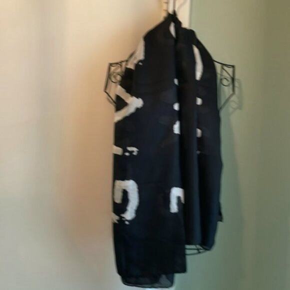 Givenchy Printed Silk and Wool Blend Scarf black - Picture 2 of 11